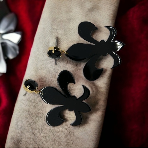 Fleur-tastic Oversized Earrings: Rock Your Louisiana Spirit in Style! NWT - Picture 5 of 10